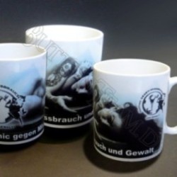 Tasse mit Banner Gothic gegen Missbrauch
